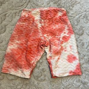 Scrunched butt short leggings